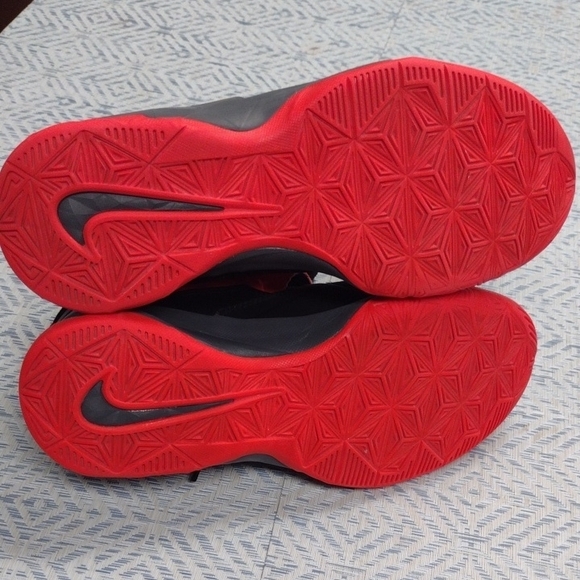 Nike Nike Zoom LeBron Soldier 7basketball shoes in black,bright crimson and grey - Picture 5 of 12